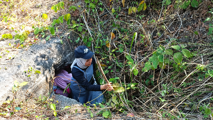 Penampakan titik bungker Goa Jepang yang ada di atas Bukit Tambuh. Pemandangan sekeliling bisa dinikmati secara utuh dari atasnya.