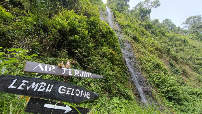 MEMIKAT: Penampakan Air Terjun Lembu Gelong, sebelum menuju lokasi utama Air Terjun Kabut Pelangi yang mampu memikat pengunjung untuk singgah.