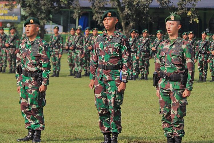 Momen Serah terima jabatan Komandan Kompi Bant kepada Lettu Inf Muhammad Fardana, B.Eng di lapangan Mayonif Raider 509 Kostrad, Kecamatan Sumbersari, Kabupaten Jember. (Foto : Yonif 509_ / Instagram)