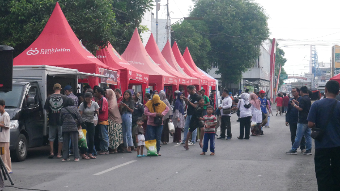 Pasar Ramadhan di Jln Samanhudi Jember (Foto : Radar Jember)