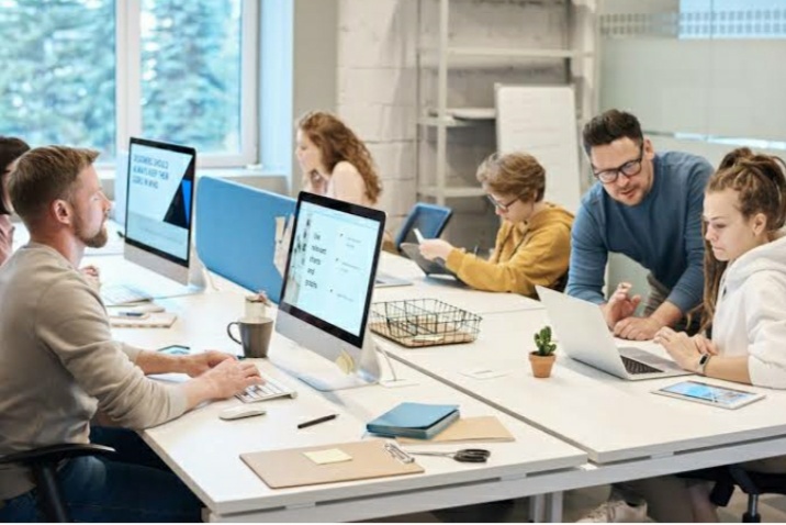 Ilustrasi orang bekerja (Foto : Pexels)