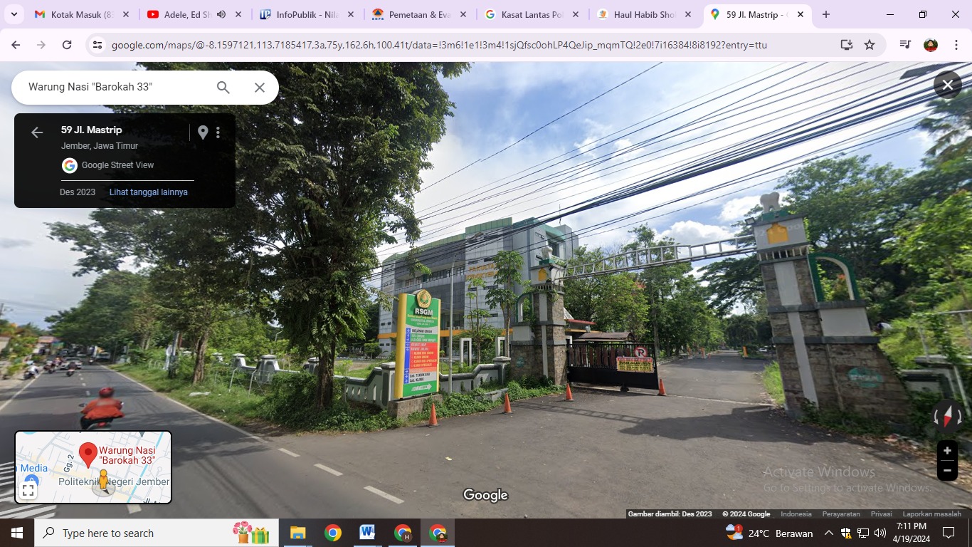 Pintu masuk Unej dari sisi Jalan Mastrip. Jalan tersebut terdapat dua fakultas. FKG dan FK. ( google street view)