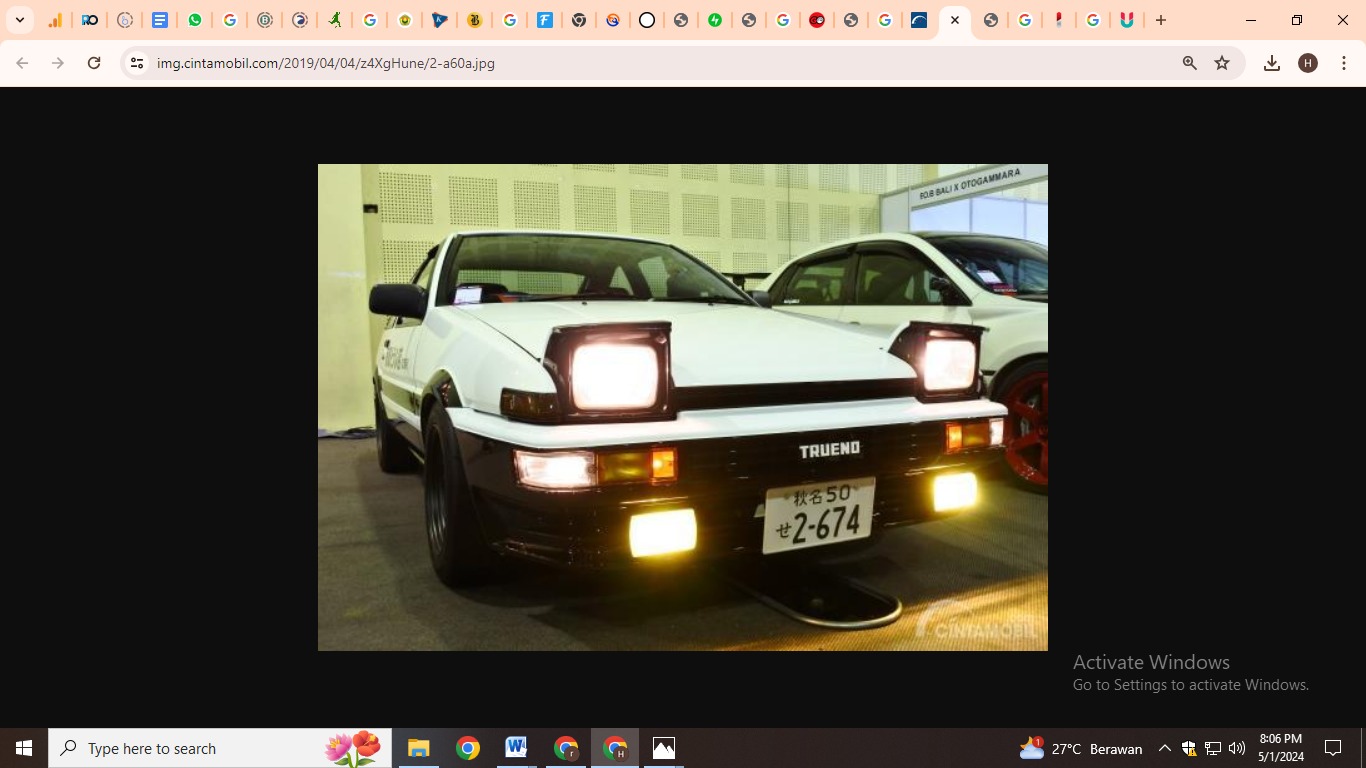 Toyota Sprinter Trueno  yang memiliki model lampu depan pop-up