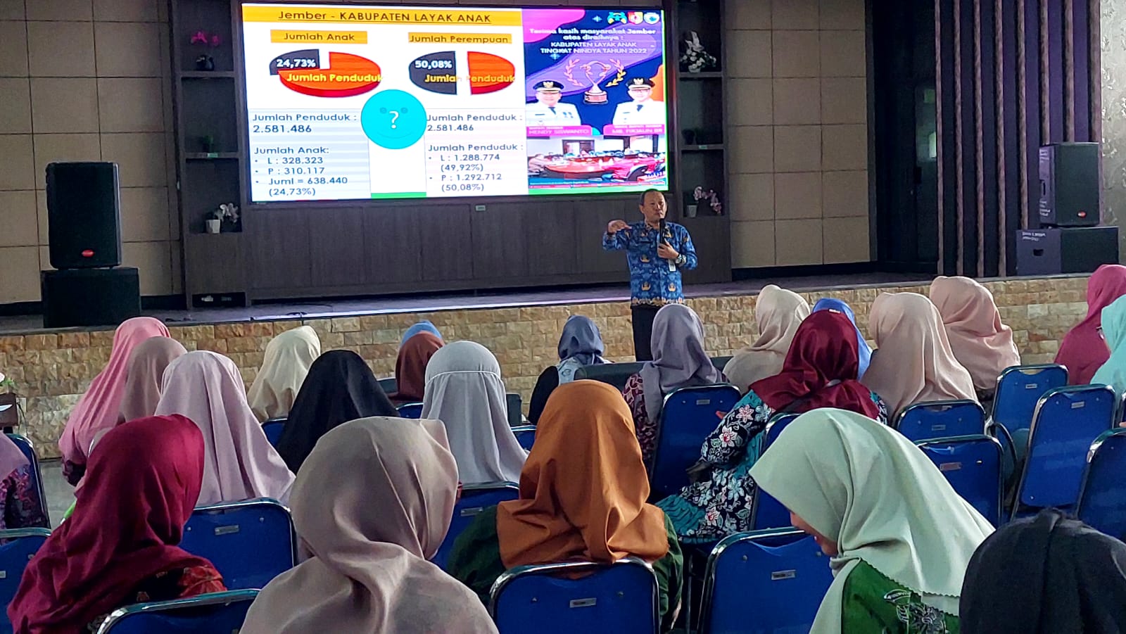 DP3AKB Jember memberikan materi sekolah ramah anak di SMKN 5 Jember