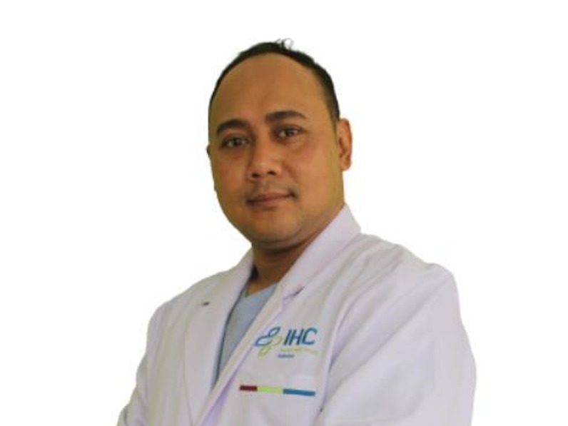 Dokter spesialis ortopedi RSU Kaliwates Jember, Aristoteles.