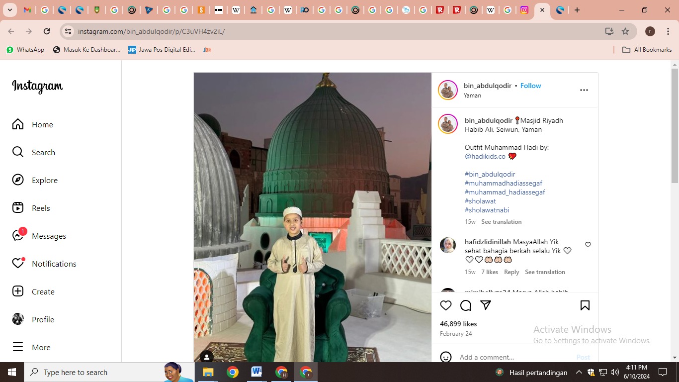 Foto instagram bin_abdulqodir yang berfoto berlatar belakang Masjid Riyadh di Seiwun, Yaman