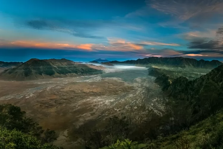 Mengintip keindahan puncak mahameru (Dok. Radar Jember)