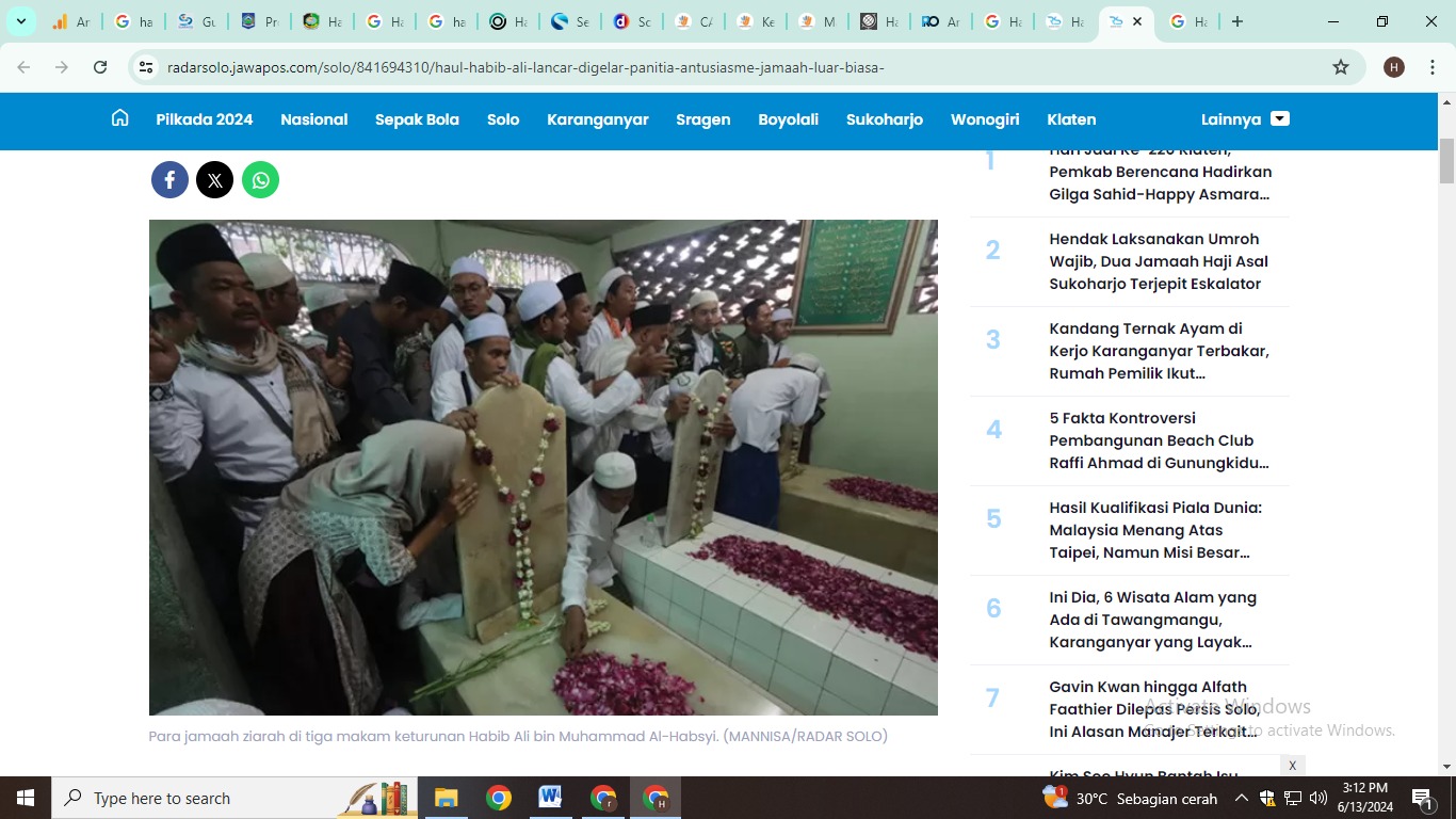 Para jamaah ziarah di tiga makam keturunan Habib Ali bin Muhammad Al-Habsyi. (MANNISA/RADAR SOLO)