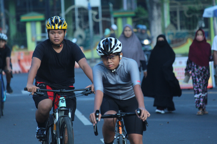SIMPEL: Gaya hidup minimalis mempengaruhi diri untuk memilih sepeda dengan bentuk dan tampilan minimalis, yakni sepeda fixie. IHSN PROJECT BONDOWOSO