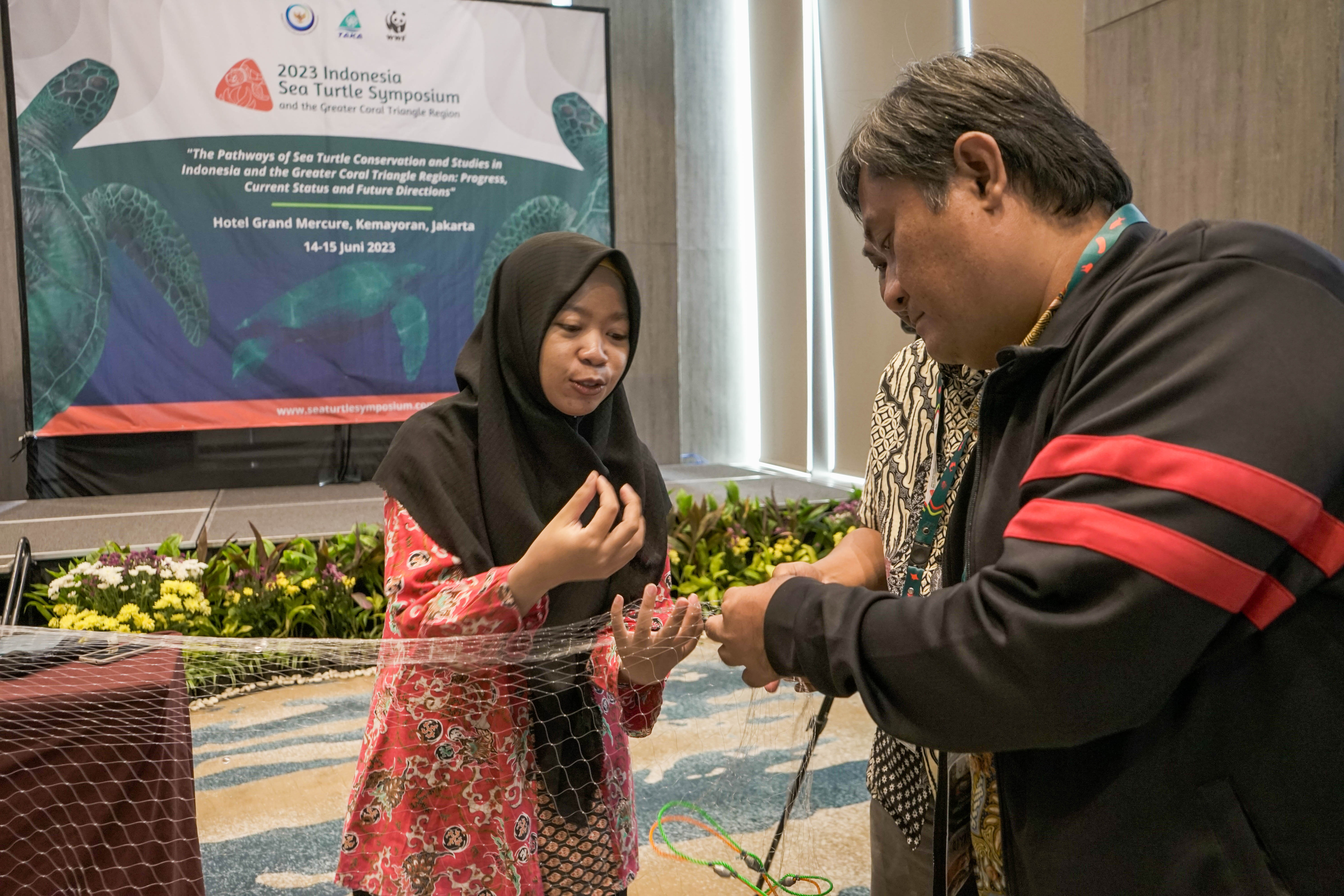 Jaring yang kerap menjerat penyu dan ditunjukan dalam acara publikasi ilmiah tentang penyu yang digelar KKP dengan WWF