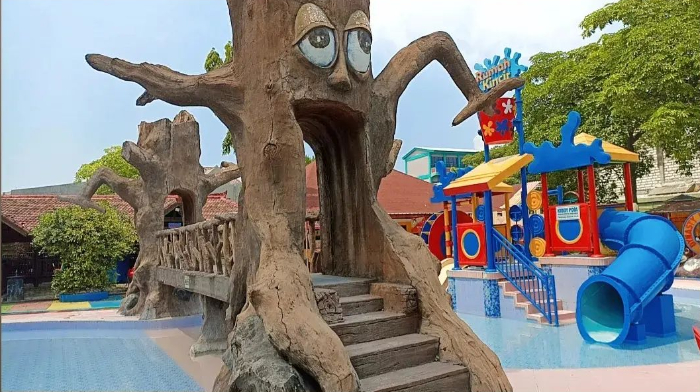 Dynasty Water Park (Instagram: dyanstywaterworldgresik)