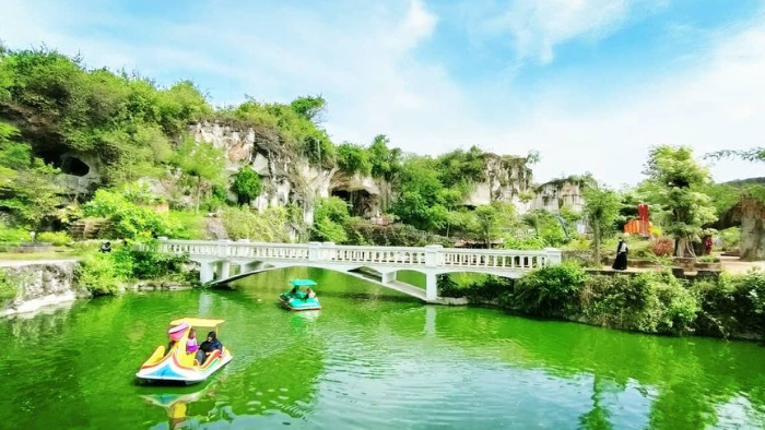 (Instagram: wisatasetigi)