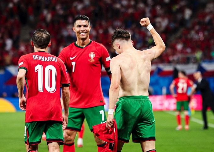 Cristiano Ronaldo merayakan kemenangan Portugal dalam laga perdana grup E EURO 2024