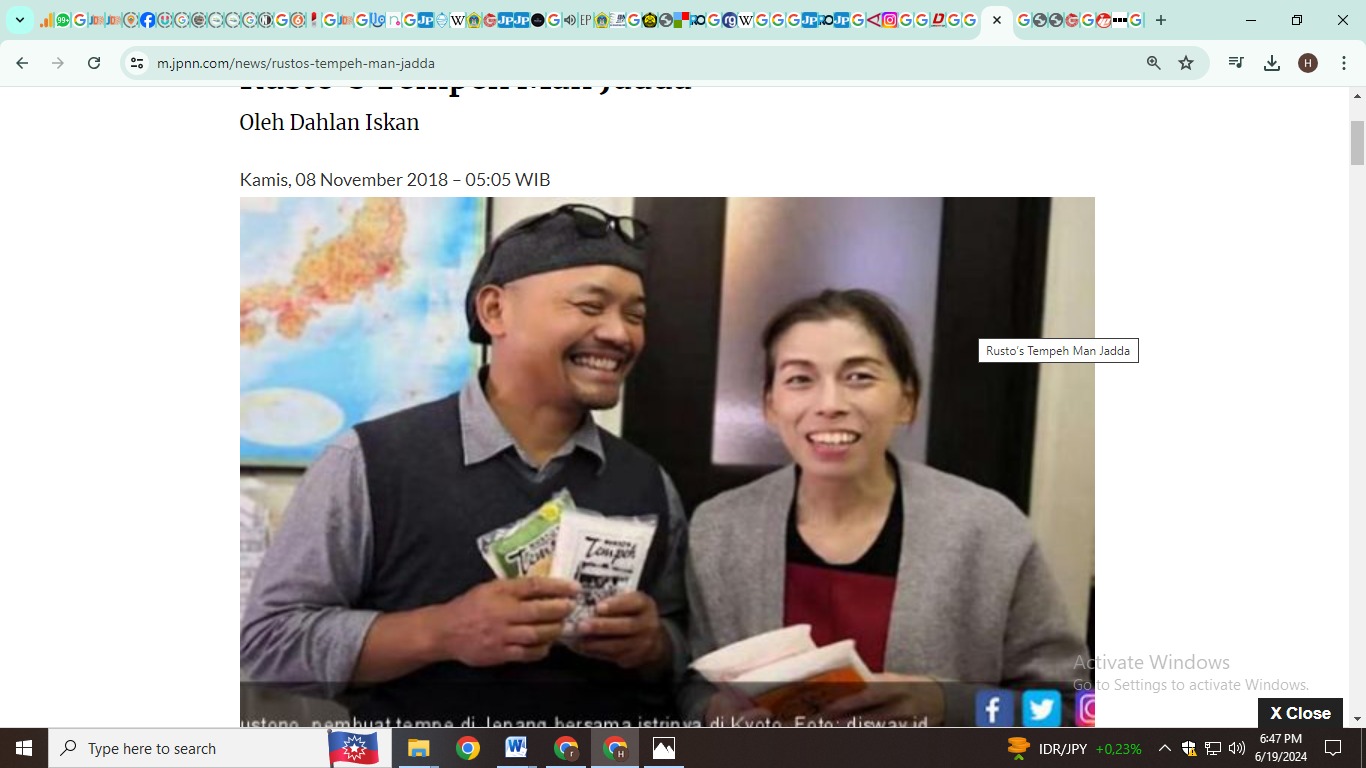 Rustono bersama istrinya. (Foto: disway.id)