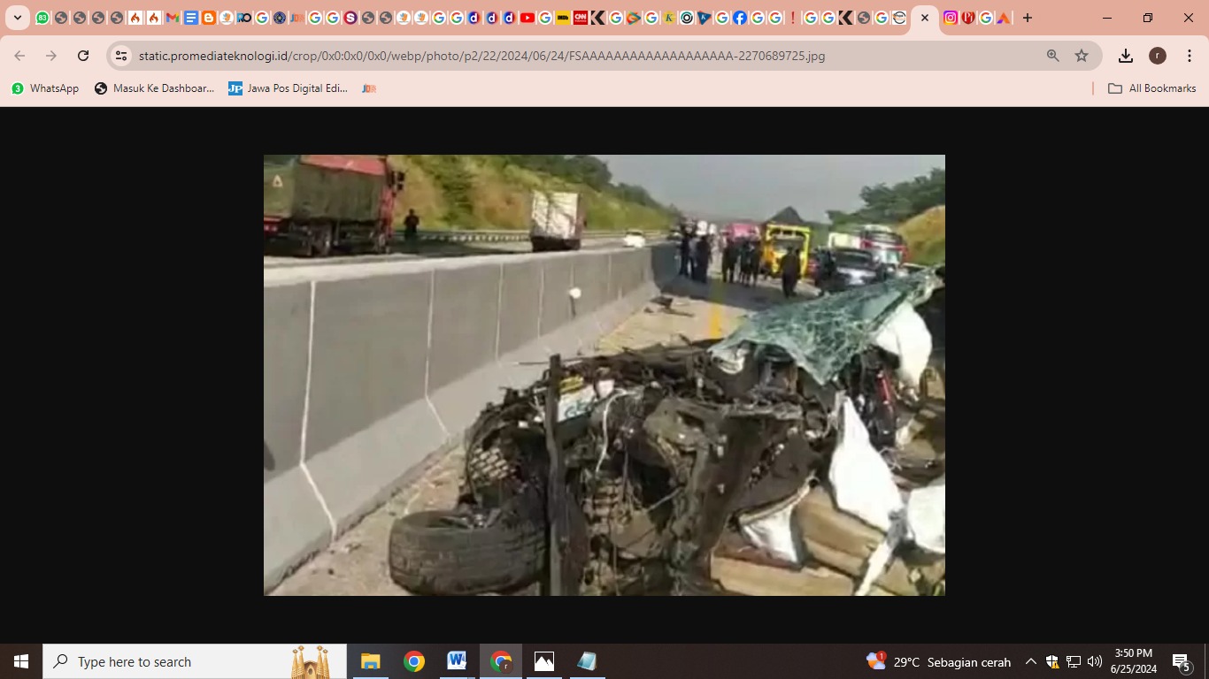 Mobil inova yang ditumpangi Habib Jafar Shodiq mengalami kecelakaan di Tol Sragen.