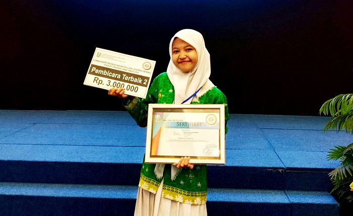 Radhwa Firstia R, siswa kelas X SMAN 2 Bondowoso yang akan mewakili Jawa Timur dalam LDBI tingkat Nasional 2024