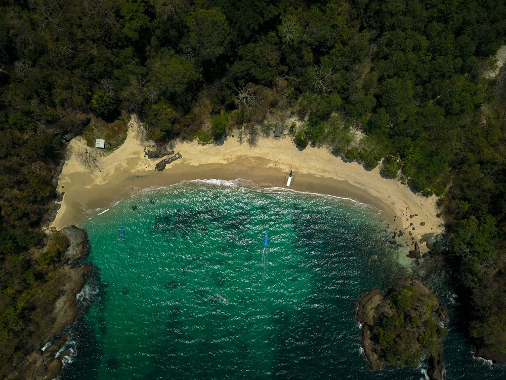 Pemandangan pantai di TNMB dari udara. (Foto: TNMB)