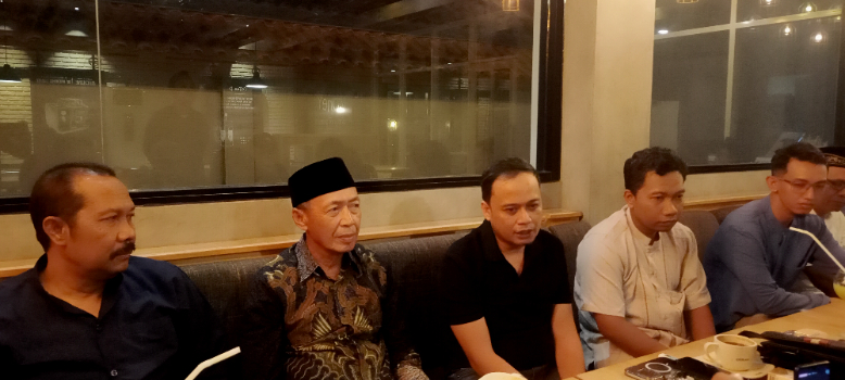 SEMPAT BERTEMU BERSAMA: Pimpinan Partai Nasdem, PKB, dan PKS saat bertemu dalam kesempatan memberikan keterangan pers, sebelum Pemilu 2024 lalu. MAULANA/RADAR JEMBER