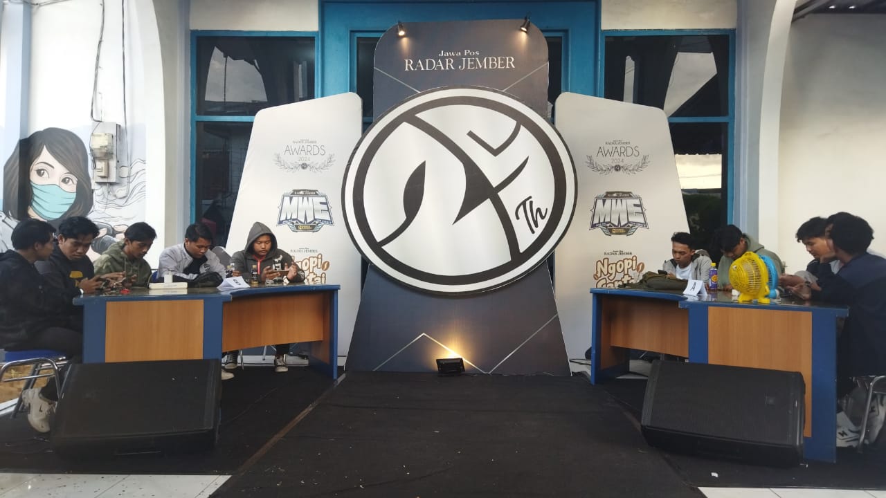 Suasana panggung pertandingan Mobile Legends Radar Jember