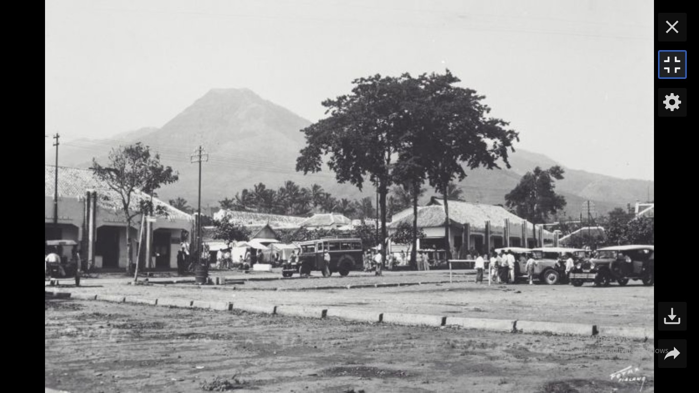 Kota Batu berlatar belakang Gunung Panderman (wikipedia)
