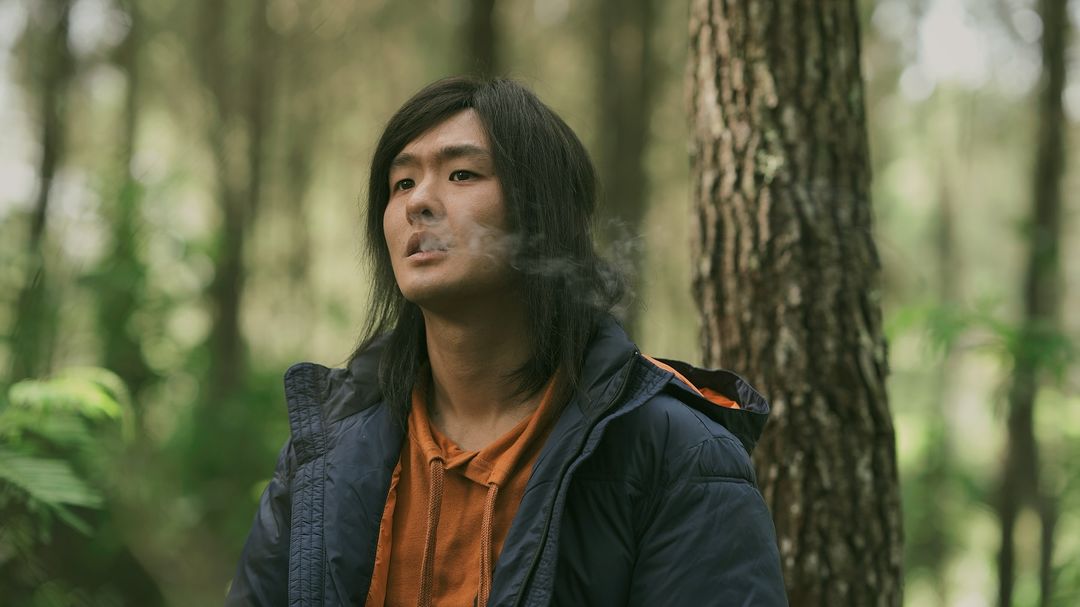 rambut gonrong Indra Pramujito dalam film Sekawan Limo