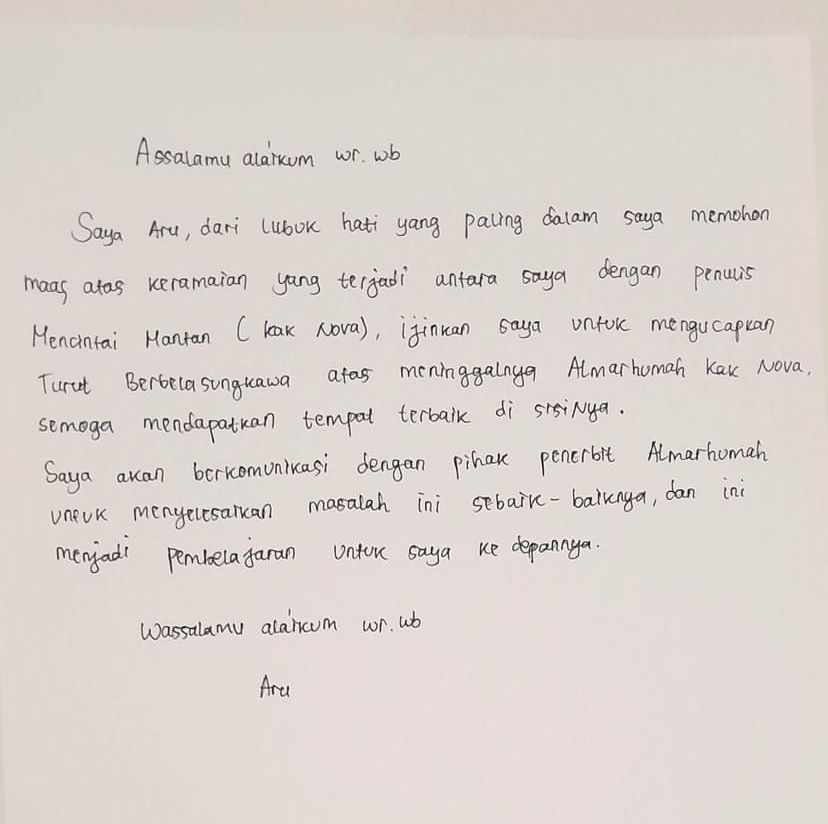 tulisan permohonan maaf. (Sumber Foto: Postingan Akun Instagram @akararutalaa)