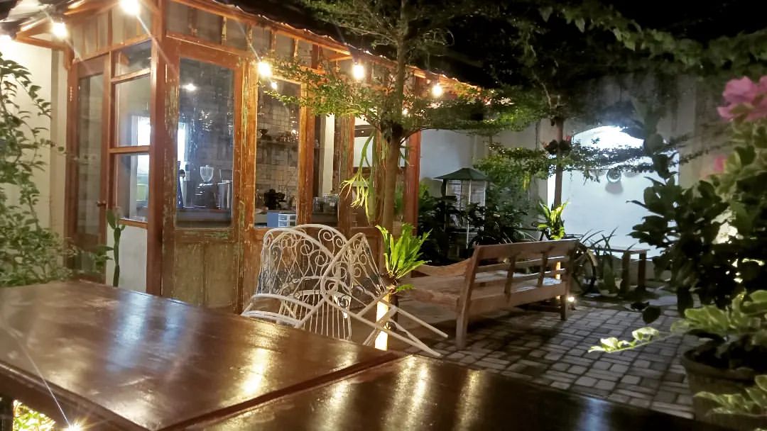 Cafe yang berada di Jember
