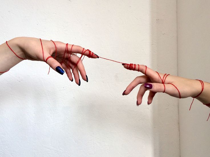 Red String Theory. Sumber foto: Pinterest