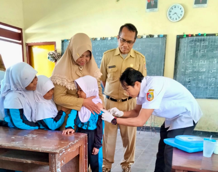 Perkuat Daya Tahan Tubuh Siswa SD, Bulan Imunisasi Anak Sekolah 2024 Resmi Dimulai di Jember