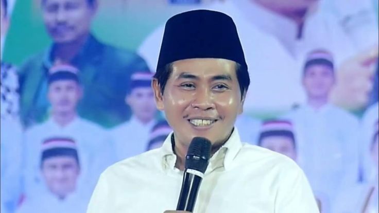 Potret KH Anwar Zahid saat berdakwah (Pinterest)