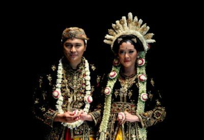 ILustrasi Pernikahan Adat Madura (Pinterest)