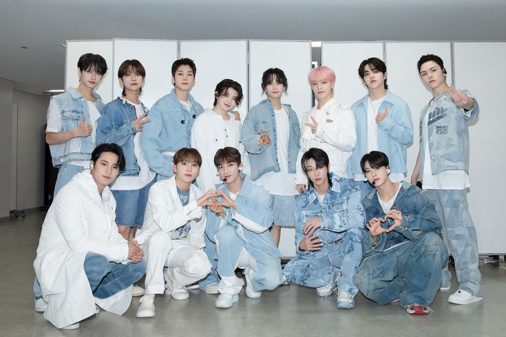 Boy Band Korea Seventeen (pinterest/ Seventeen twitter Japan)