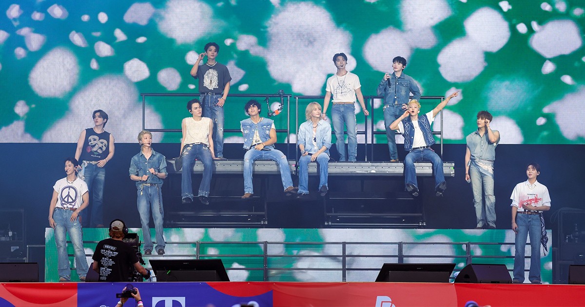 Seventeen Boy Group Asal Korea Selatan (Dispatch)