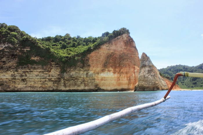 Salahsatu sisi Pulau Nusa Barong (tempatwisata.pro)