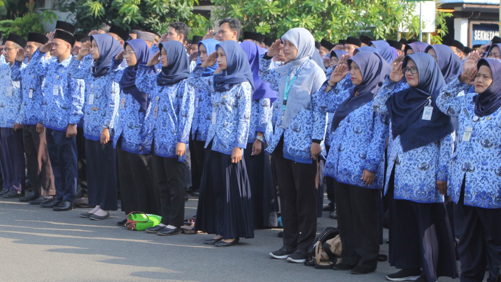 Potret suasana upacara hari senin bagi ASN (wartabahari.com)