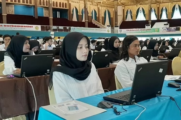 Suasana pada seleksi CPNS (bisnis bandung.com)