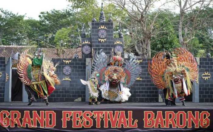 Penampilan Festival Barong Kumbo di Banyuwangi (website suryakabar.com)