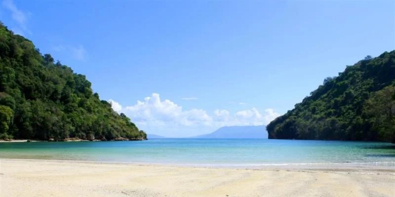 Pulau Nusa Barong salah satu destinasi wisata yang ada di Jember (Pesisir.net)