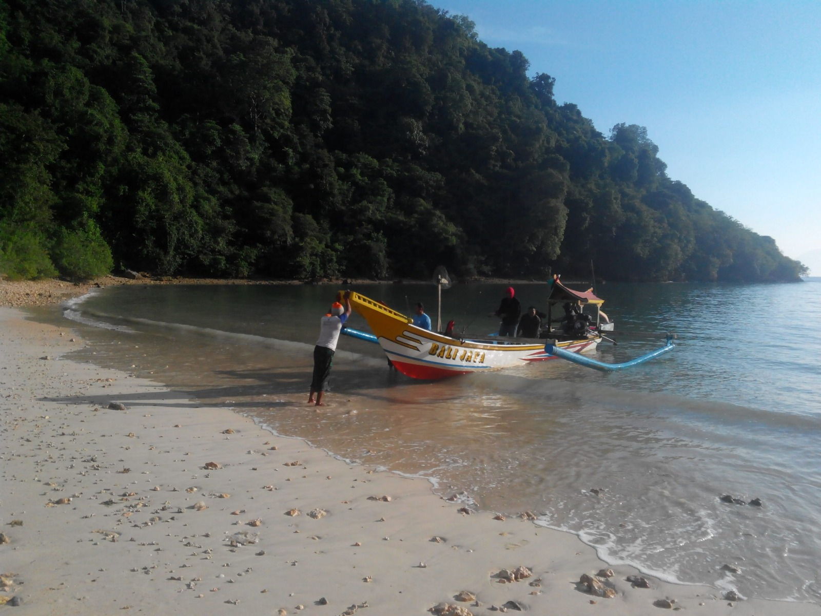 Pulau Nusa Barong salah satu wisata pantai yang ada di Jember (vrogue.co)