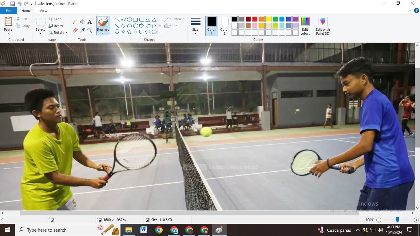 Atlet tenis lapangan Jember saat berlatih (DWI SISWANTO/RADAR JEMBER)