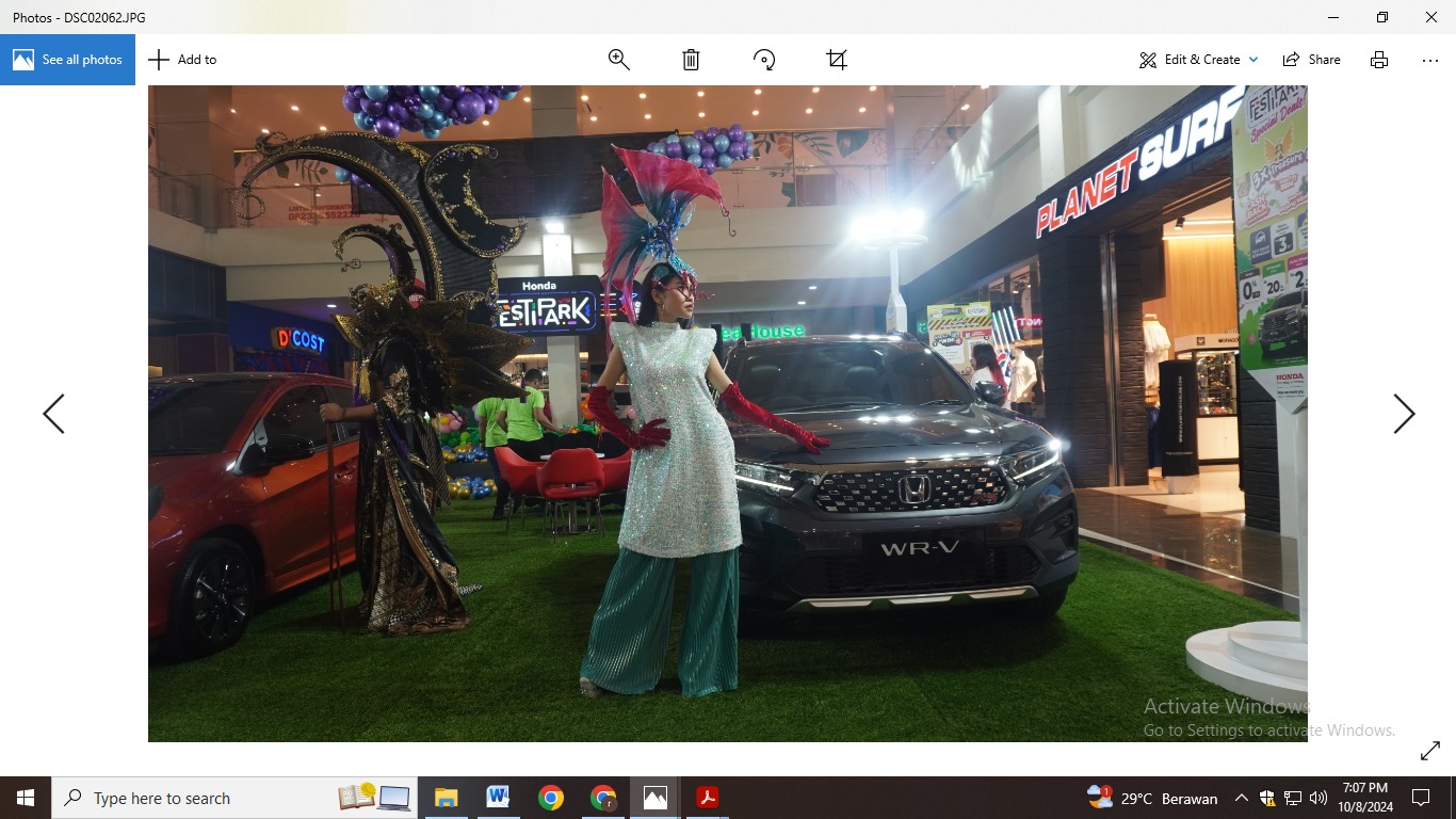 TERUS BERINOVASI: Pameran otomotif mobil Honda pada event Festipark di Roxy Square Jember pekan lalu.&nbsp;&nbsp;(YULIO/RADAR JEMBER)