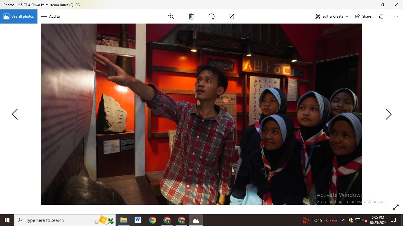 Pelajar di Jember mengunjungi Museum Huruf
