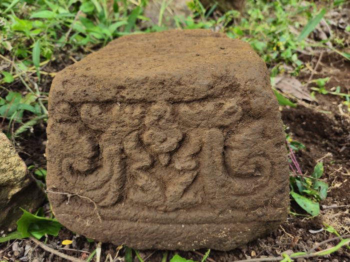 BATUAN: DI kawasan lereng pegunungan Hyang Argopuro Dusun Gentong Desa Kemiri Kecamatan Panti banyak batu klasik. (YULIO FA/RADAR JEMBER)