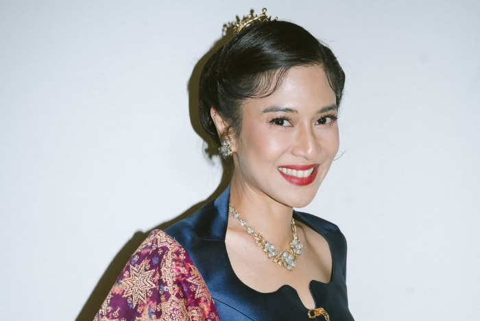 Dian Sastrowardoyo (Instagram : therealdianstr)