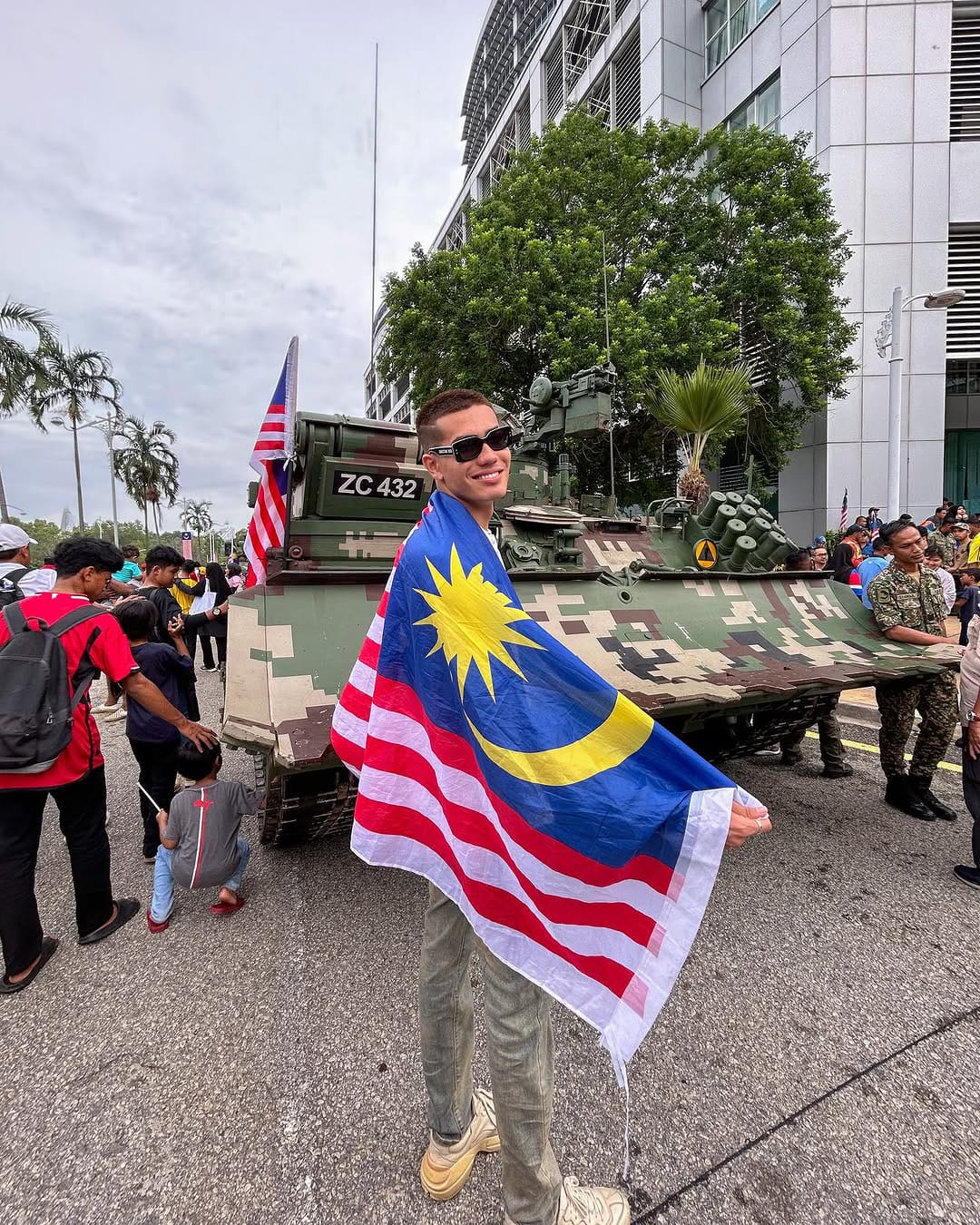Influencer asal Malaysia (Instagram @aisar_khaledd)