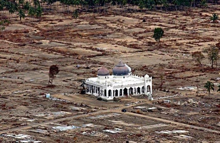 Tsunami Aceh (Pinterest)