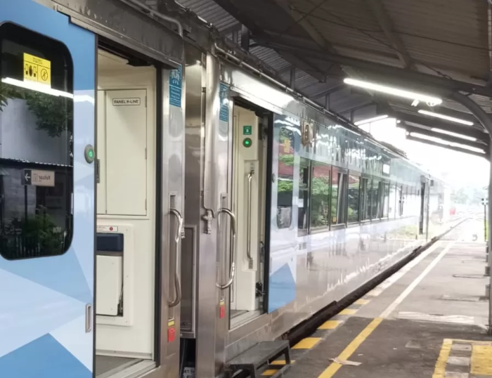 Kereta Api Logawa Stainless Steel New Generation (Radar Jember)