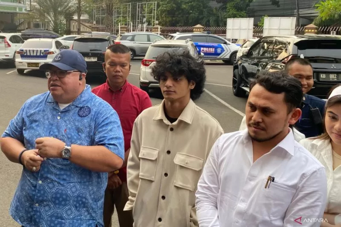 Vadel Badjideh lakukan pemeriksaan penyidik Polres Metro Jaya Jakarta Selatan (ANTARA/Luthfia Miranda Putri)