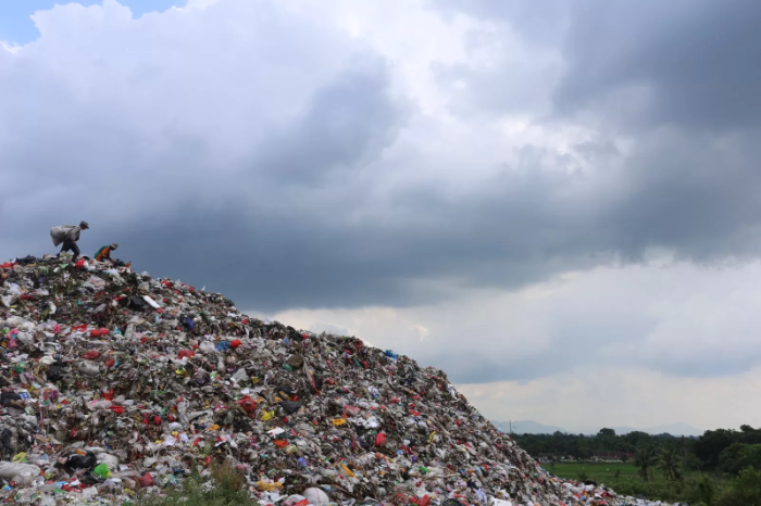 tumpukan sampah (Radar Jember)