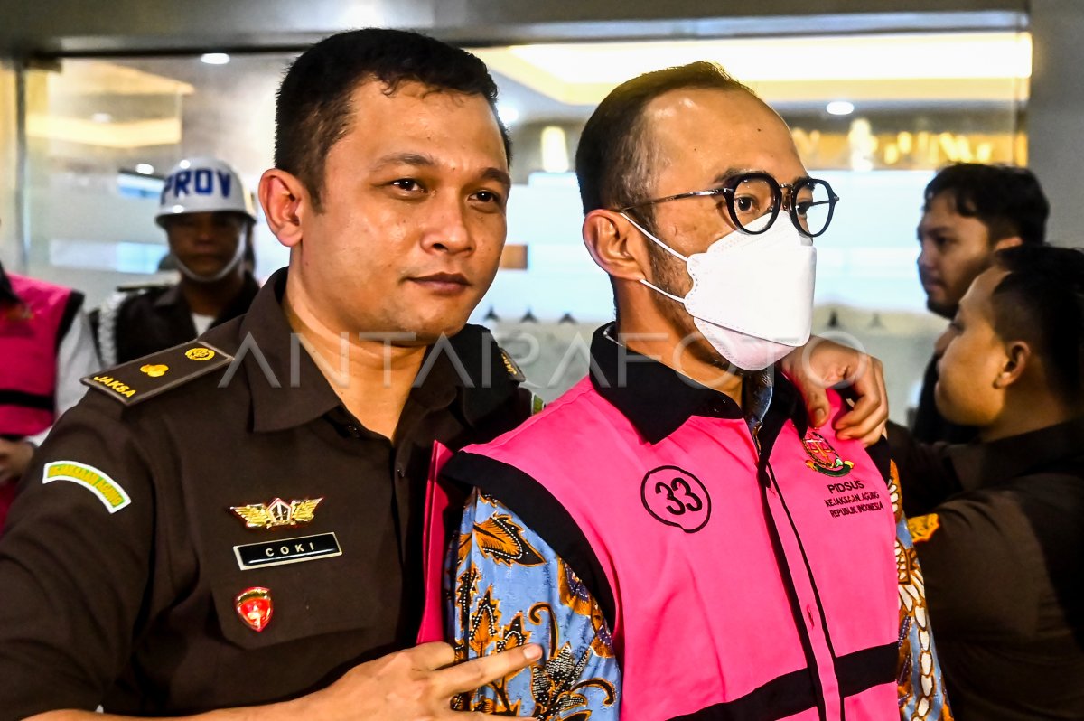 Direktur Utama PT Pertamina Patra Niaga Riva Siahaan tersangka kasus dugaan korupsi tata kelola minyak mentah dan produk kilang PT Pertamina. (ANTARA)